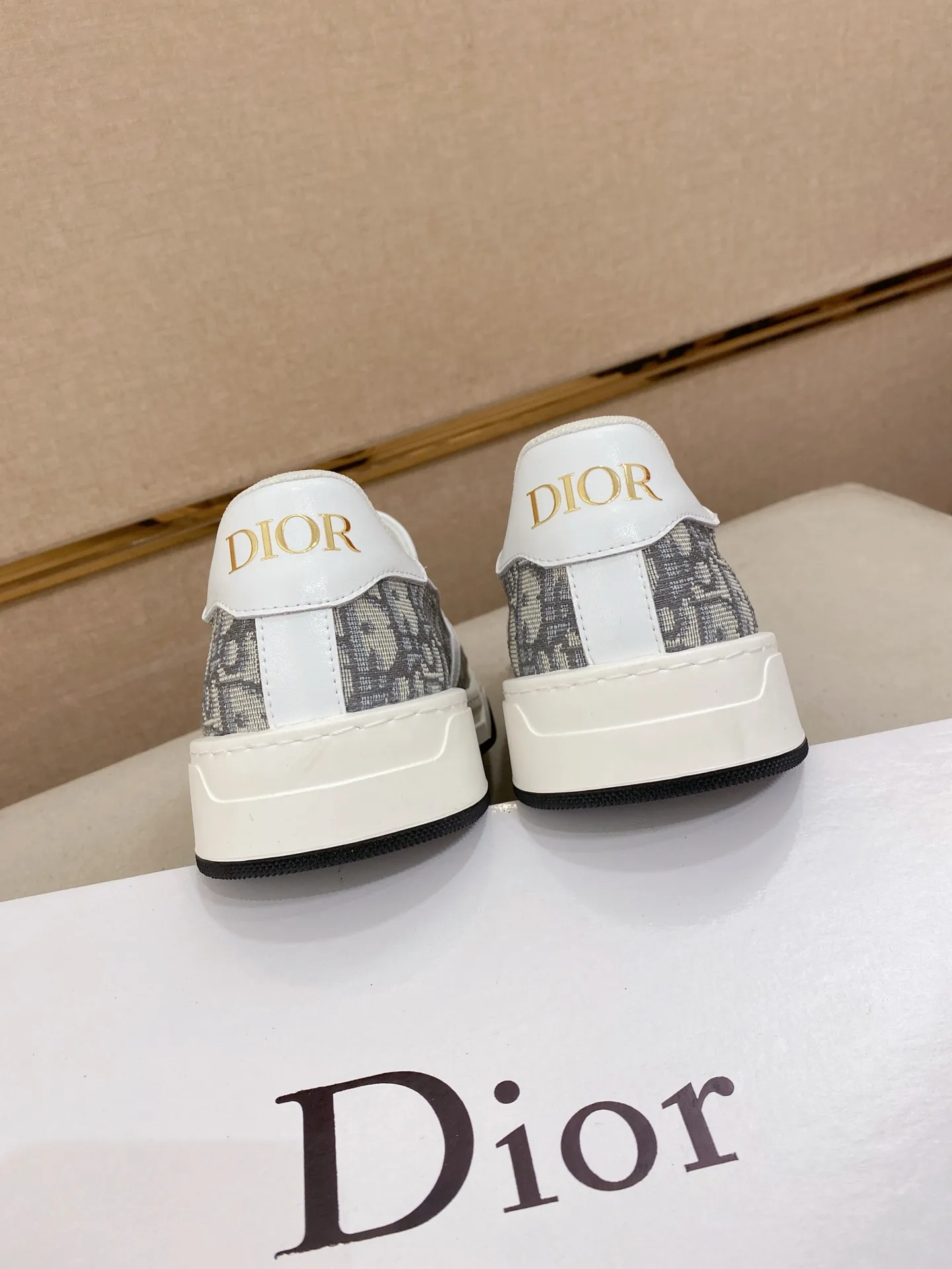 Men's shoes 380💰🇮🇹🇮🇹Dior d The new models are on sale at the same time at the counter. The uppers are imported from Italy, and the linings are all imported sheepskin. They are completely 1⃣️ to 1⃣️ replicas 🇮🇹💪💪, ⚠shoes Bottoms: Original soles are specially provided by the original factory. The exclusive movable molded soles are super comfortable. ⚠Original factory goods, 🔍🔍high quality. You can enter and leave the counter at will. Welcome to compare⚠. Code number:38-44